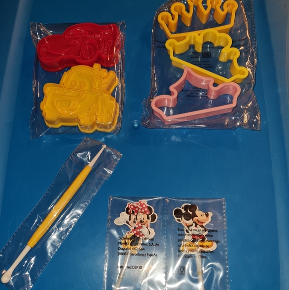 Disney Cakes & Sweets Set - Picture 3 of 7